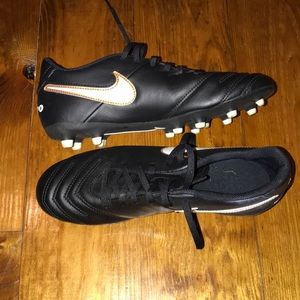 VGUC Nike Tiempo Rio II Soccer Cleat Men’s 7.5